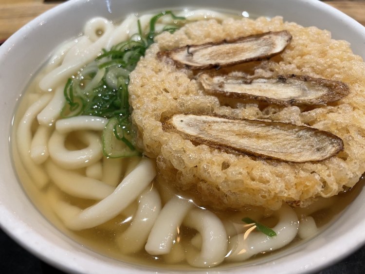 ごぼう天うどんは670円（※価格は店舗により異なる場合があります）。