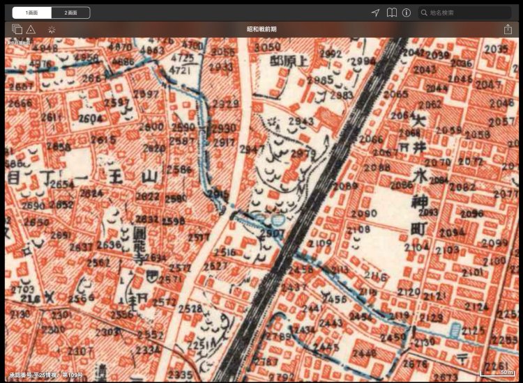 今は小さな公園のようになっている場所に、池のようなものがある（画像中央）。「東京時層地図」（日本地図センター）「昭和戦前期 （昭和3-11年）（1928-1936年）」より。