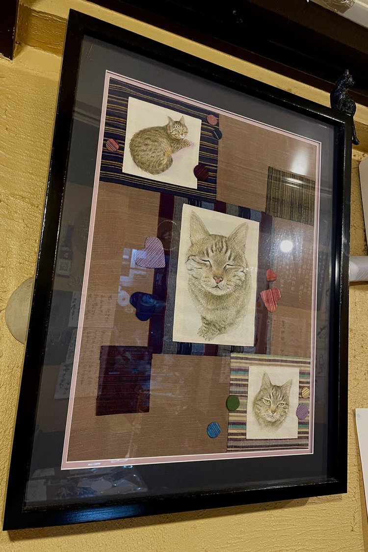 ネコの「ななちゃん」。女将・ななさんの旧友で人形作家のすずきすずよさんによる絵に、その姿が残っている。