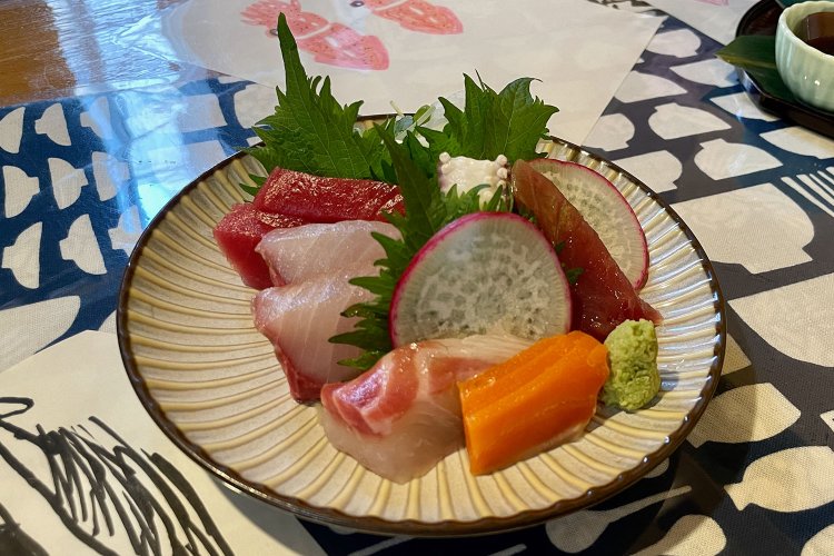 刺し身だけでも何種類よ……⁉