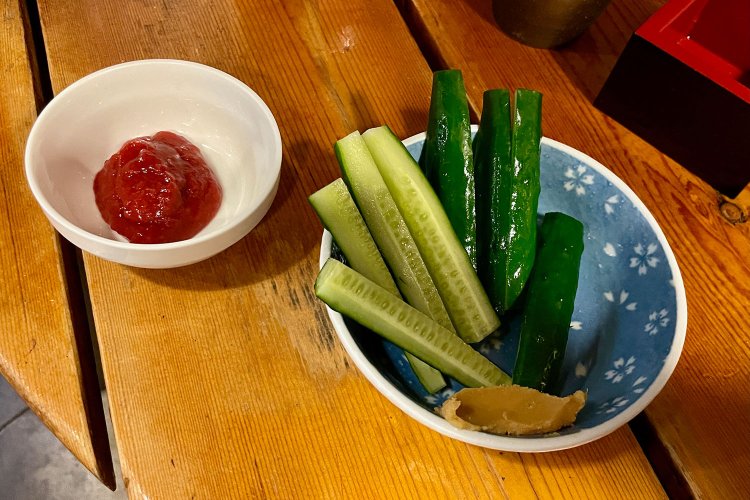 もろキュウ270円、ねり梅30円。