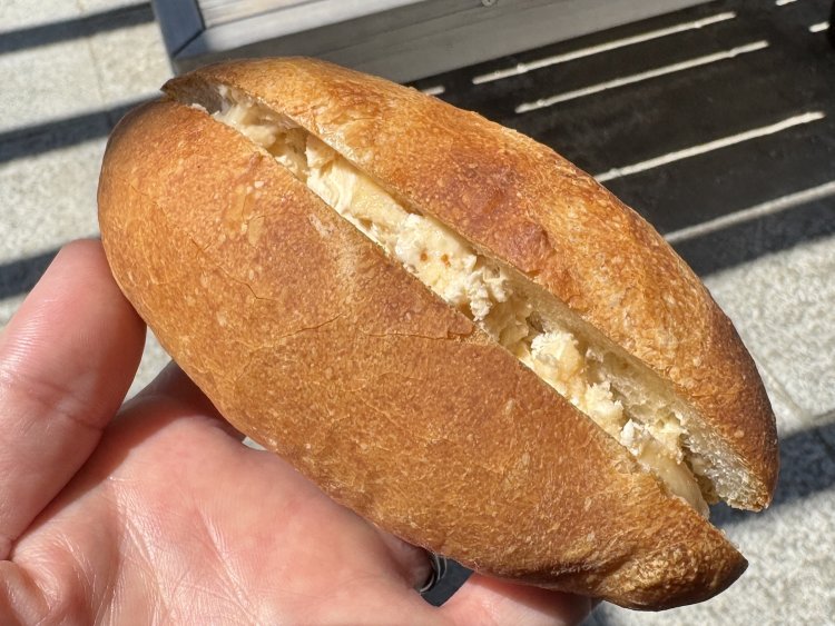 満足度の高いミルクフランス280円。