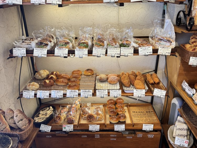 今でこそさまざまなパンが並んでいるが、明彦さんが倒れた直後は数も激減。