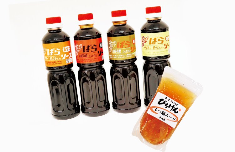 地元神戸で70年愛されてきた地ソース「ばらソース」は串かつ用、お好み焼きやとんかつ用の甘口と辛口、ブレンドした焼きそば用の4種。『和食ダイニングびりけん』の「もつ鍋スープ」。