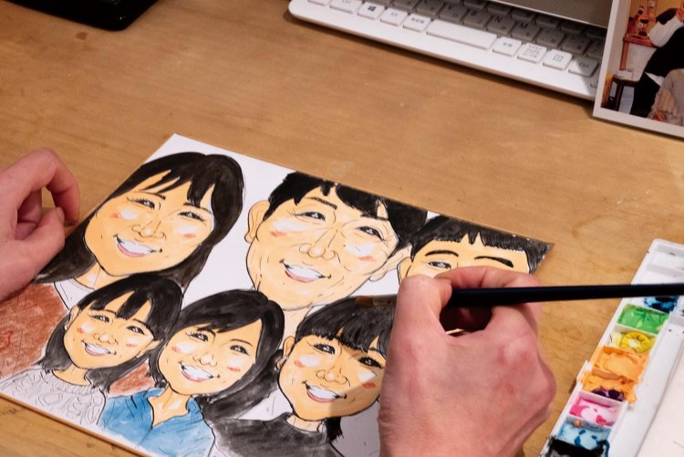 「ハッピープラン」を予約すると、陽一朗さんが描く似顔絵とケーキがプレゼントされる。