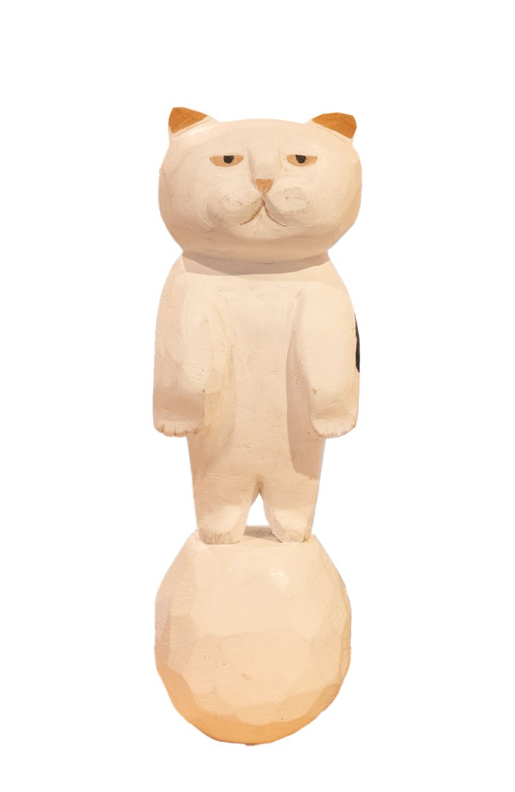 阿蘇に店を構える創作ユニット「キタカゼパンチ」の木彫りの人形。