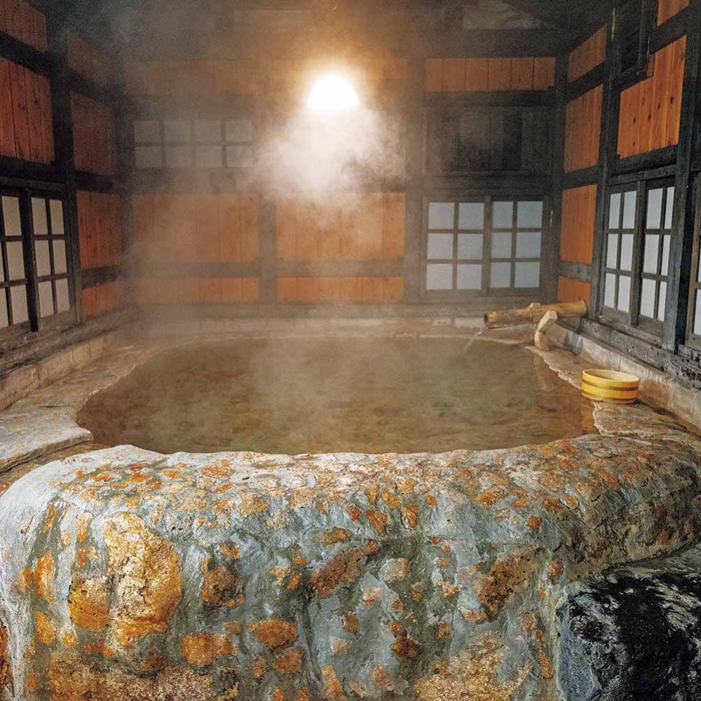 熊本県奥阿蘇の地に湧く産山（うぶやま）温泉『やまなみ』。祖父母から手渡される想いのバトンリレー
