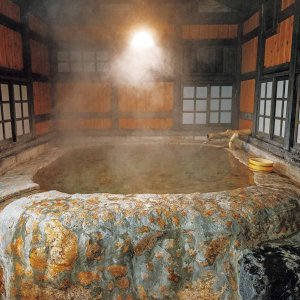 熊本県奥阿蘇の地に湧く産山（うぶやま）温泉『やまなみ』。祖父母から手渡される想いのバトンリレー
