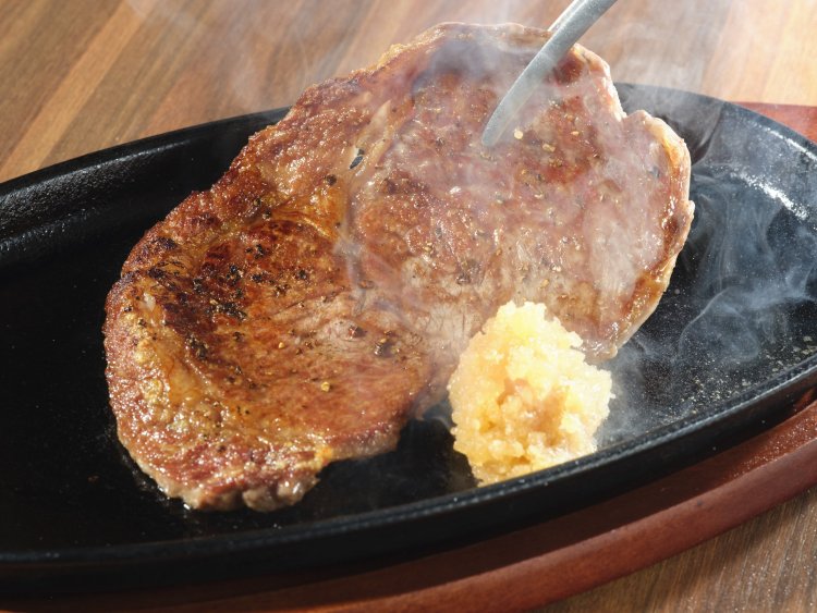 『焼肉ホルモン 新井屋』（東京都）の常陸牛サーロインステーキ おろしポン酢。