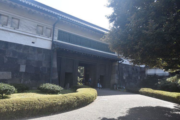 皇居東御苑に入るための3つの門のひとつ平川門。