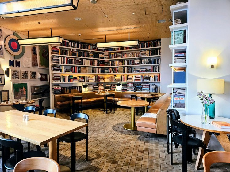 42黒猫スイーツ散歩原宿表参道