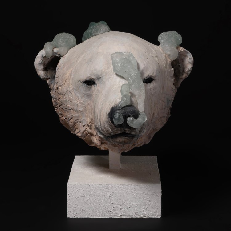 瀬戸優「With bubbles -ホッキョクグマ-」（2023）。