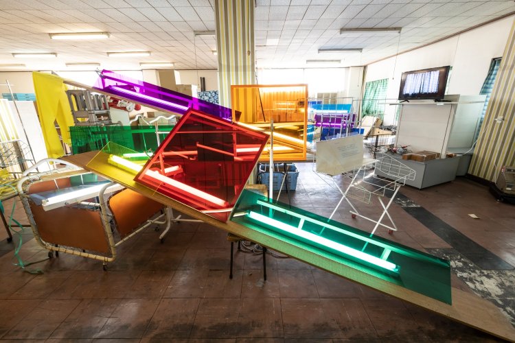 中﨑透《Clothing Fills in the Sky》2021年 参考画像 撮影＝中村脩。