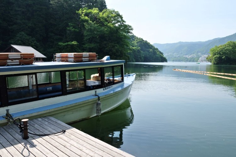 相模湖には渡し船があり、石老山の帰りに船で相模湖駅方面に行くこともできる。