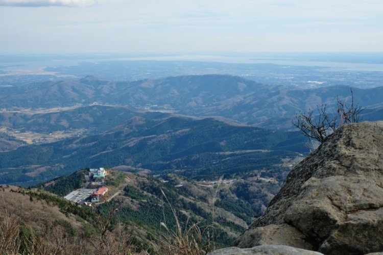 女体山からの眺望。右手奥には霞ヶ浦が見える。
