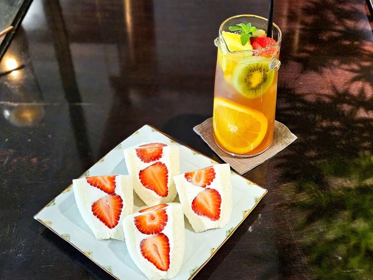 季節のフルーツサンドセット4180円。