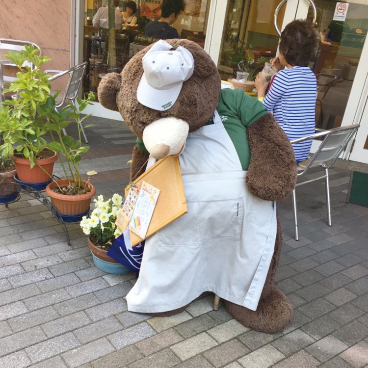 最初に気になった店ぬい。仕事中にうたた寝しているよう。