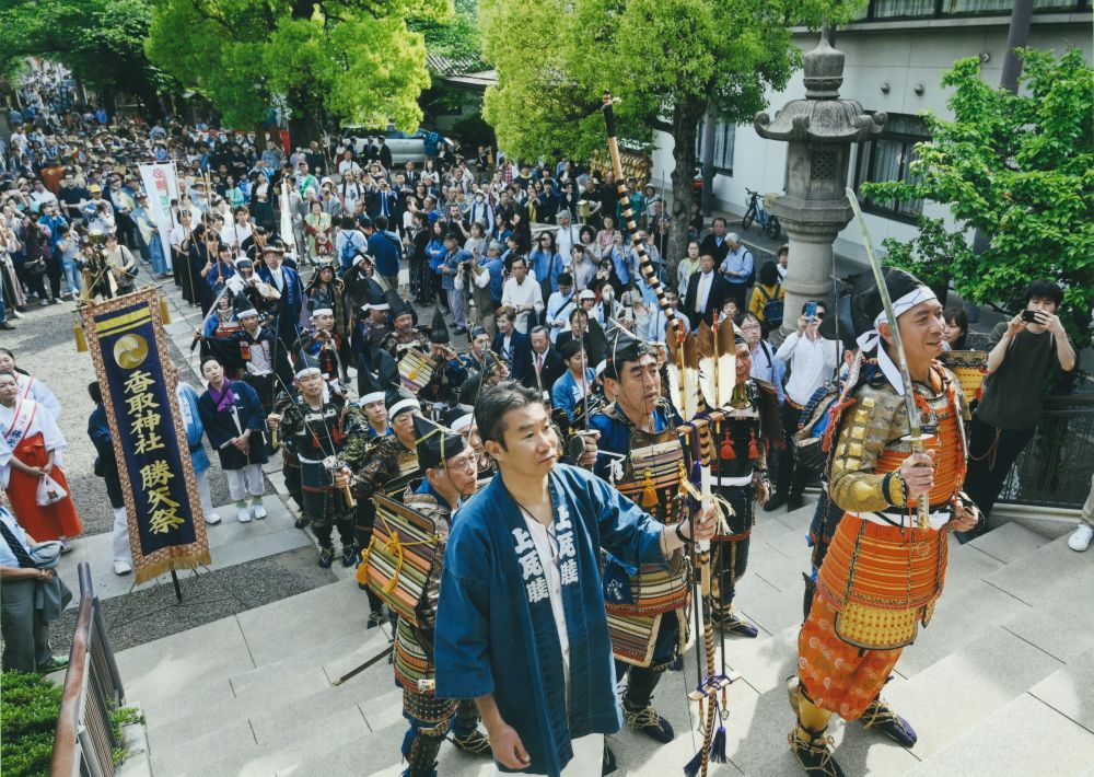 勇壮な武者行列が練り歩く！江東区の亀戸香取神社で「勝矢祭」が5月5日に開催