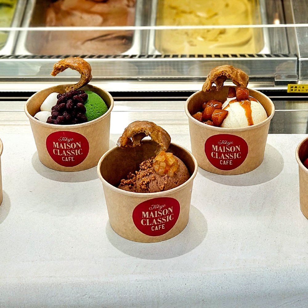 【高輪ゲートウェイ】駅ナカに新オープン！『MAISON CLASSIC CAFE』の自家製ジェラートとホットドッグ〜黒猫スイーツ散歩 高輪ゲートウェイ編①〜