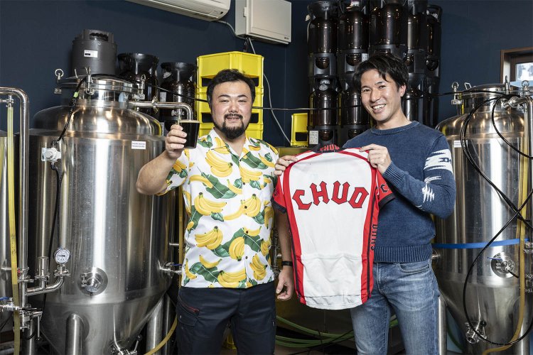 「松戸から世界へ」と語る渡辺さんと石田さん。