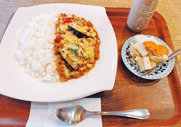 『スパイスチャンバー』のキーマカレーは17種の香辛料を使ったクセになる味わい。写真はチーズトッピング。