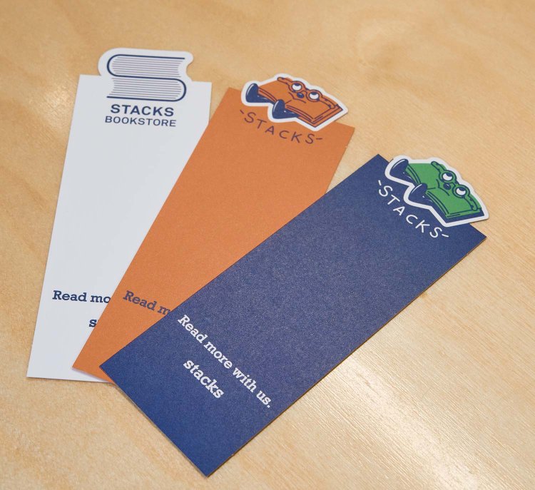 しおり型のショップカード。