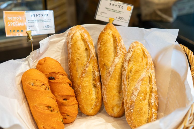 トマトフランス490円とタマイズミ350円。