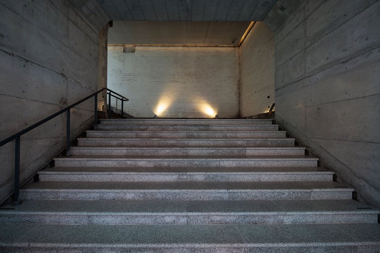 駅開業時に造られた1912階段。