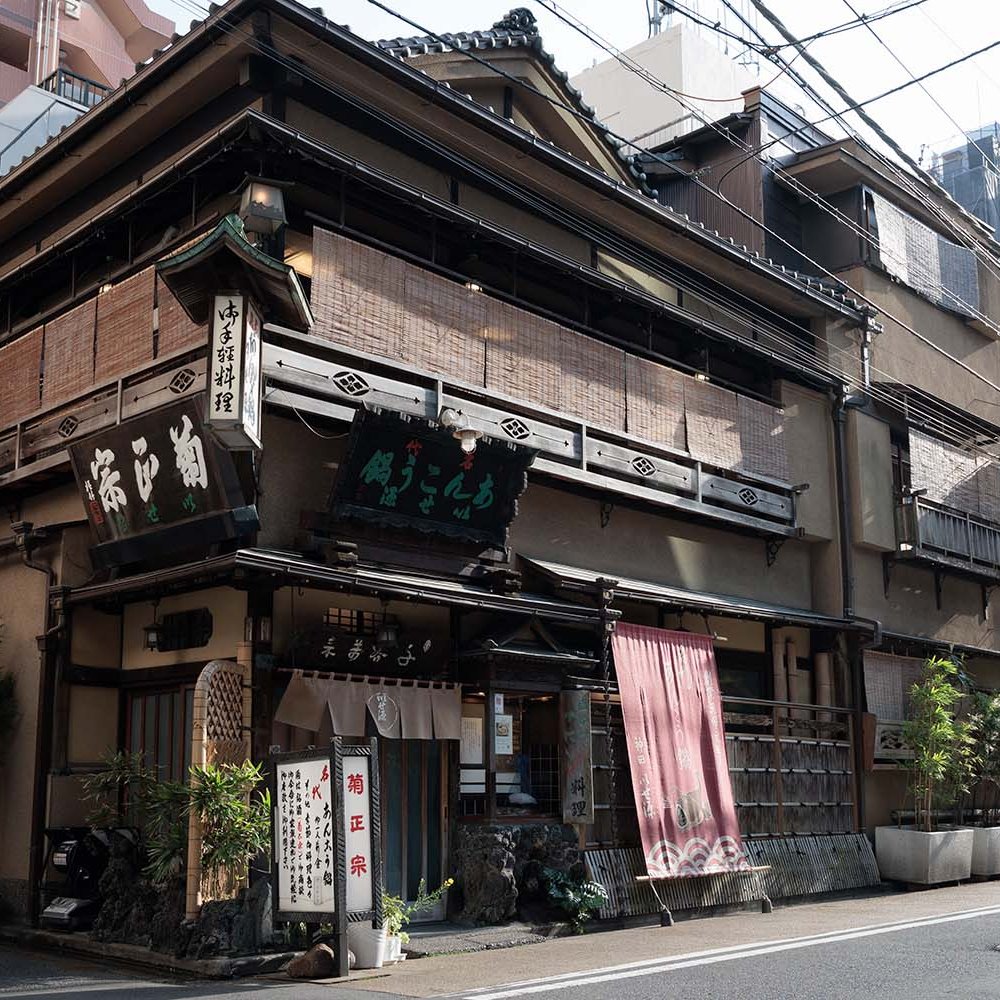 建築史家の倉方俊輔さんが選ぶ、神田・神保町・御茶ノ水のレトロ建築4選。一歩進んだ観賞術で新しい楽しみ方を！
