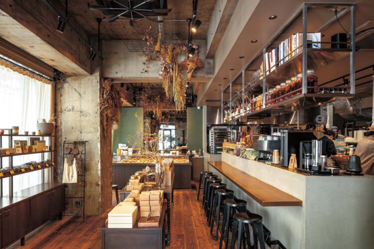 大きな窓からやわらかな光が入る。