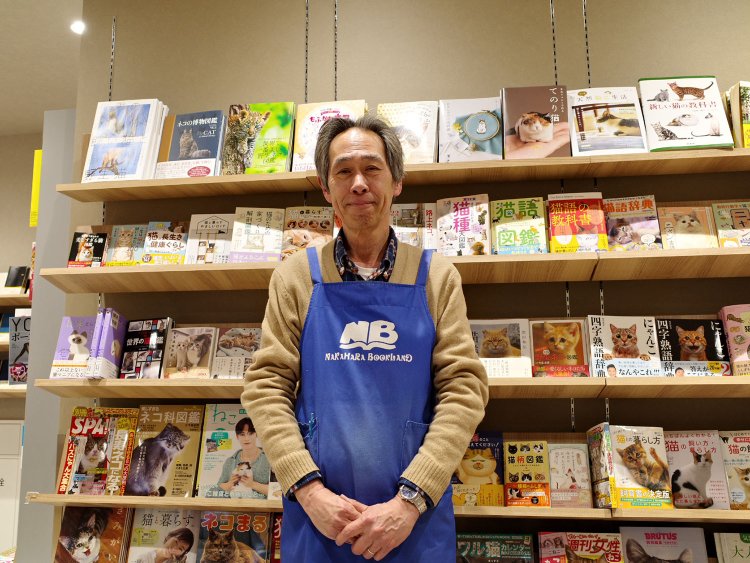 レジ前の面陳棚は柴田さんセレクト。