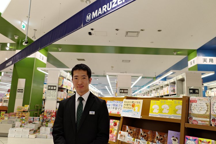 実用書・地図ガイド担当の小野太地さん。