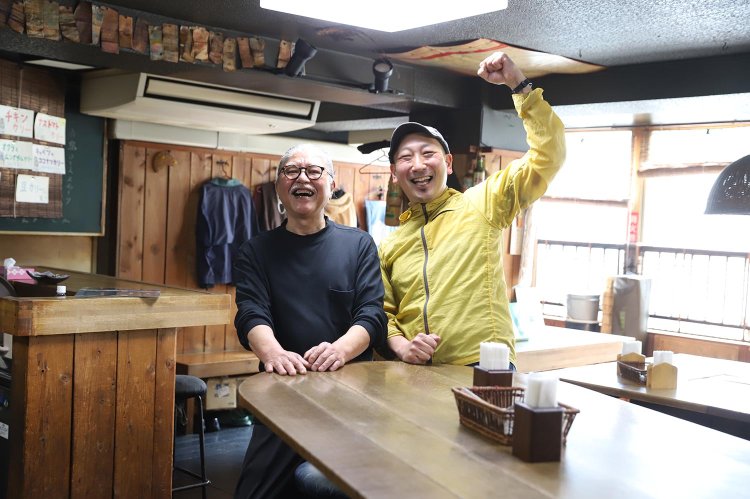 山小屋風の店でカレー！