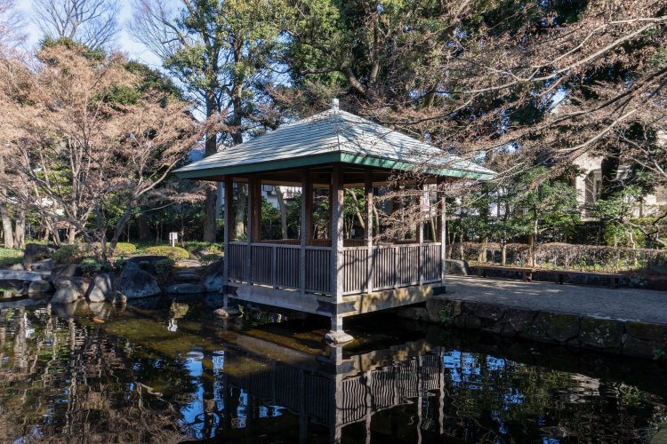 水上に設置されることも多い（東京都杉並区）。