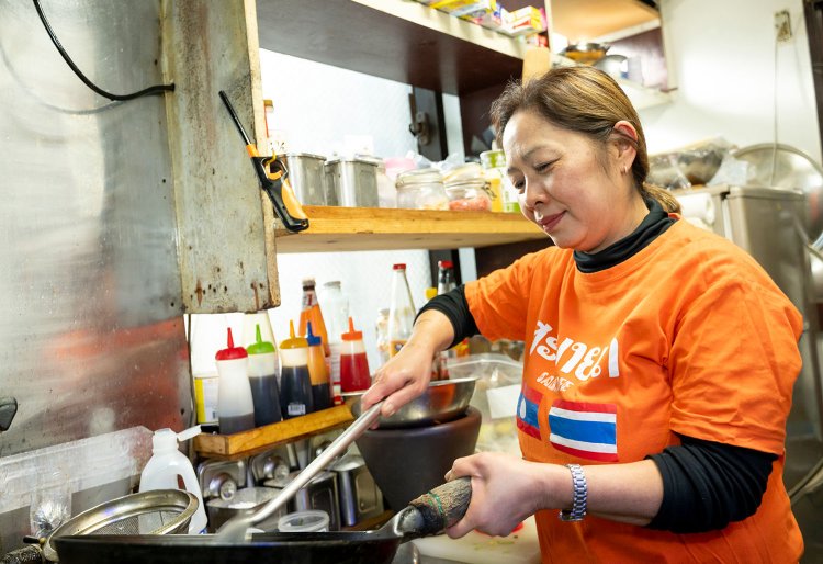 腕を振るうヴァンナーさん。