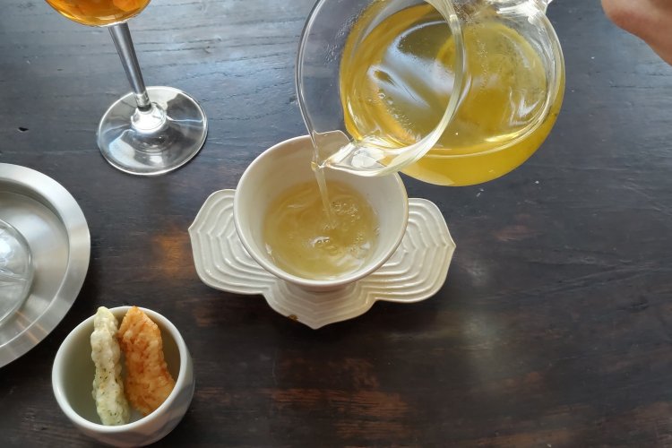 スッキリとした味わいのスパイス煎茶HAREは、チャイティーに似たエスニック風の香りが印象的だ。