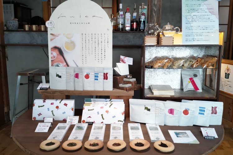 店内ではオリジナル茶葉をはじめとしたアイテムを販売。気に入ったお茶を自宅でも楽しめる。