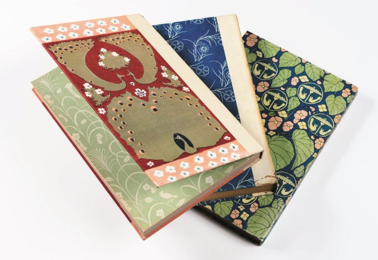 泉鏡花の著作装幀 個人蔵（『千葉市美術館』寄託） 撮影＝上野則宏。
