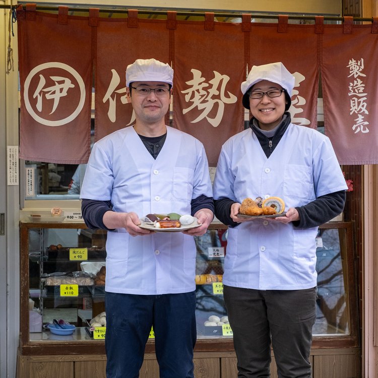 「変わらぬ味を保つため、日々作り方を変えています」と平岡誠さん・真穂さん夫妻。