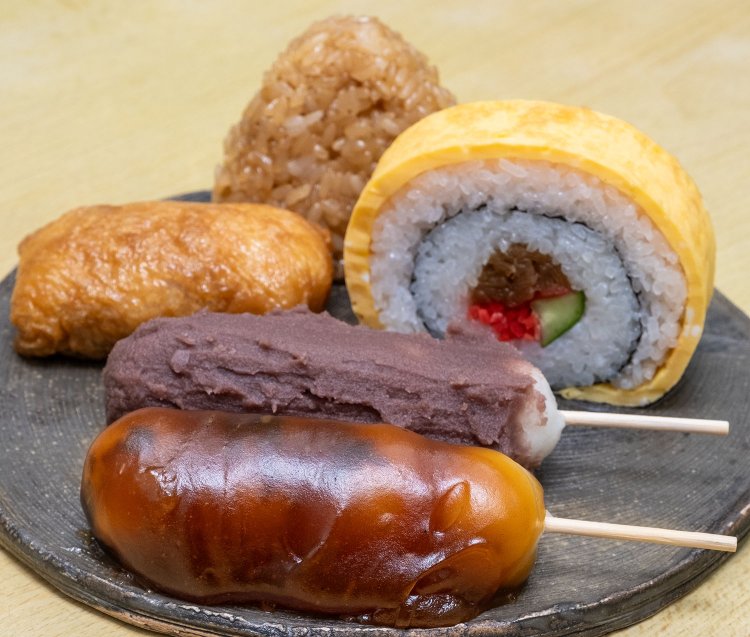 塩気の強い甘だんごなど、この店だけの伝統の味も人気の一因。
