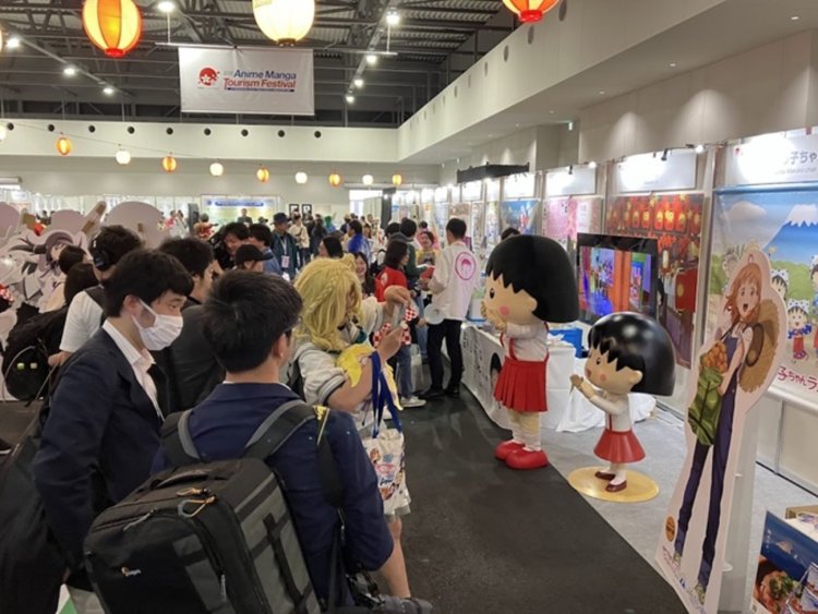 地域自治体のブースにはキャラクターも登場。