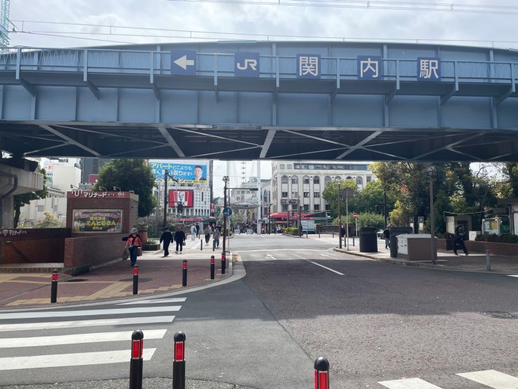 根岸線高架。関内側から関外側を望む。