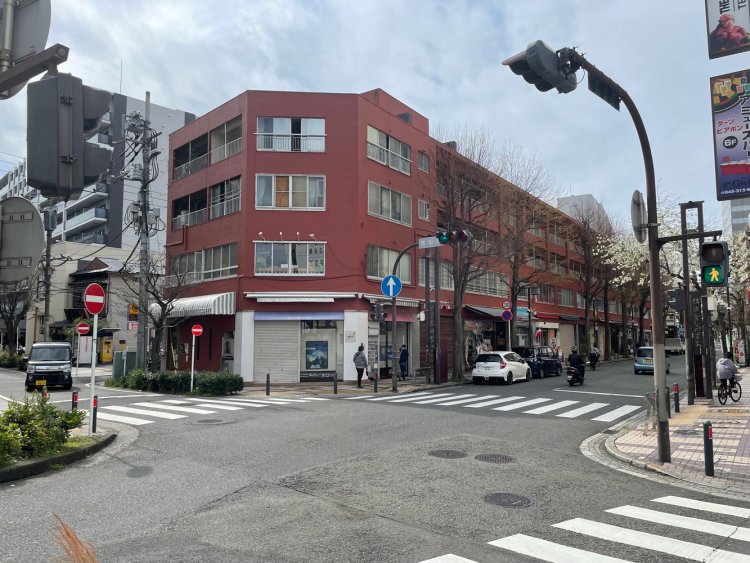 吉田町第一名店ビル。これも防火帯建築。