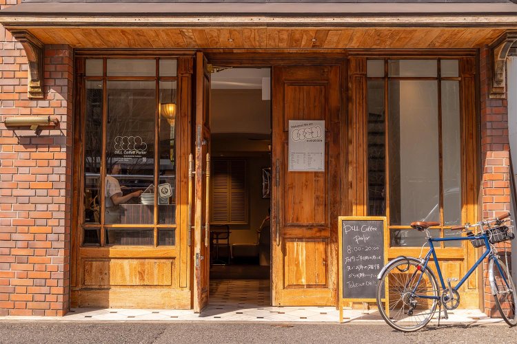 目抜き通りから離れているので周囲は落ち着いている。2025年内には近くに焙煎所ができるかも。