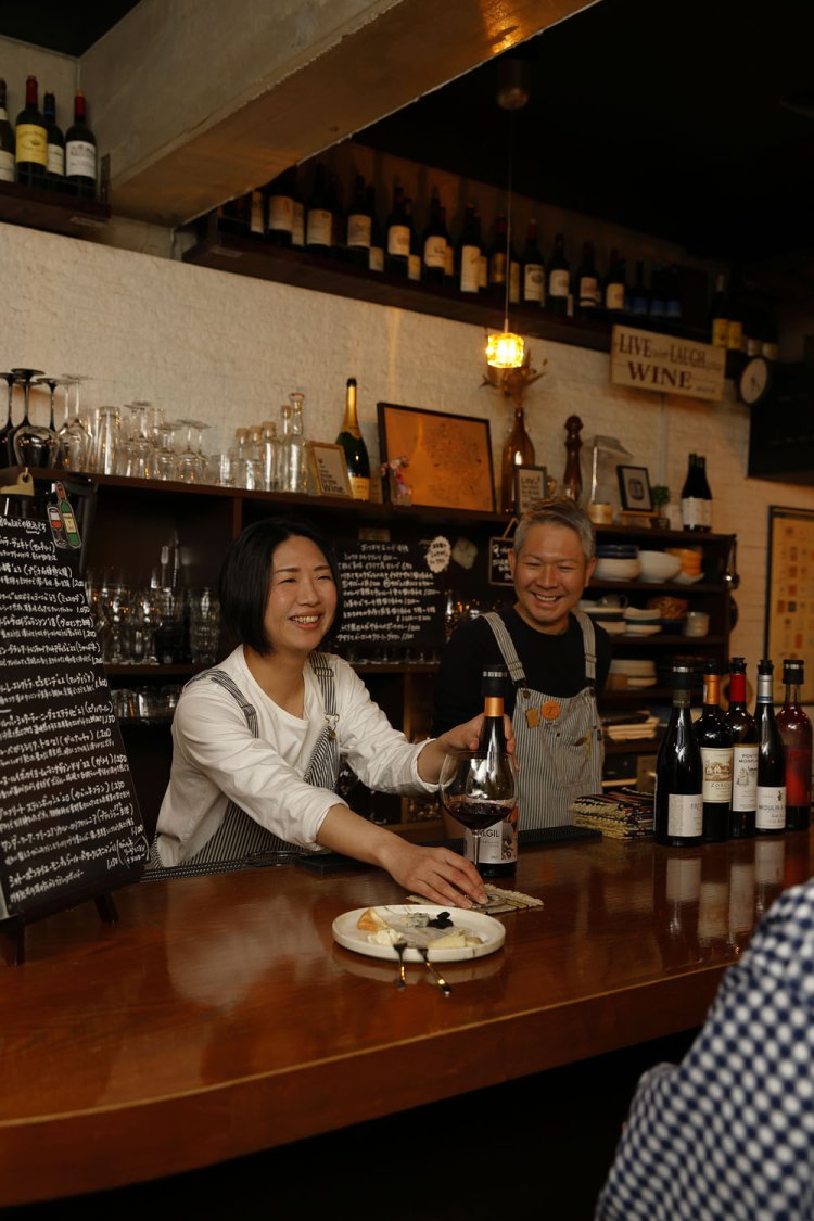 二人ともワインの名産地・北海道出身の幸秀さんと山形出身の恵美さん。