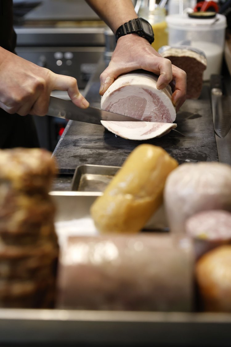 断面が美しいロースハム。