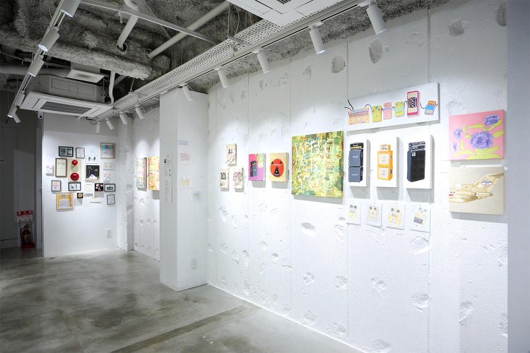 展示は2日～30日ほどのペースで入れ替わる。