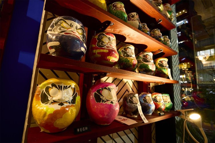 『うたげやだるま』のポップアップ。