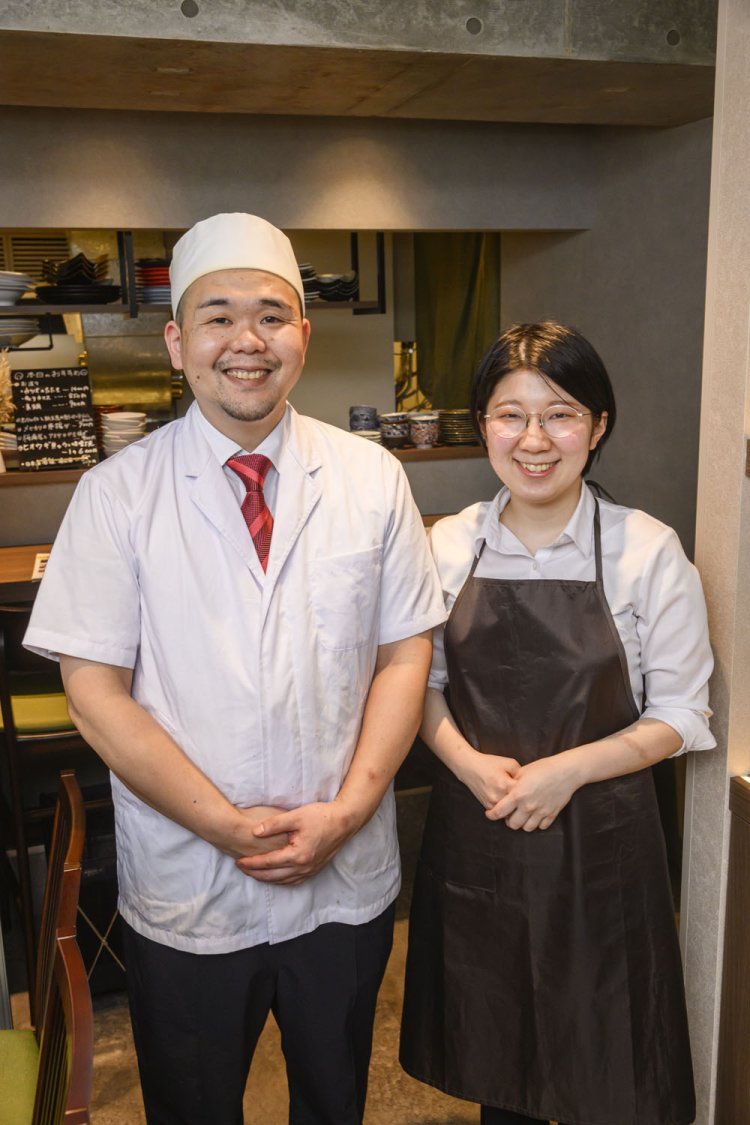 十樹さんとなつみさんの夫婦で店を切り盛りする。