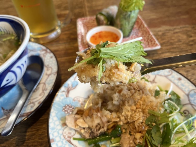 鶏の旨味がシミシミの越南鶏飯は、ほくっとした炊き加減。